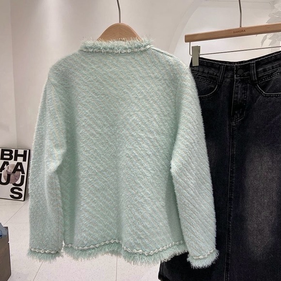 LA LUNE Knitted Heart Shape Buttons Design cardigan sweater - Picture 4 of 8